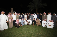 هواة رياضة الصيد بالصقور بوادي الدواسر يستعرضون هواياتهم أمام أعضاء الجمعية الجغرافية السعودية